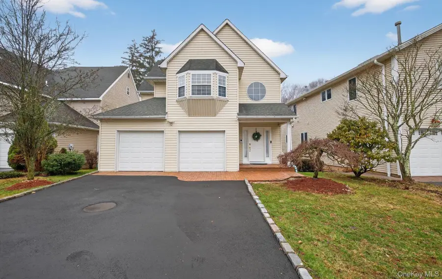 9 Oxford Court, Wheatley Heights, NY 11798 - #2