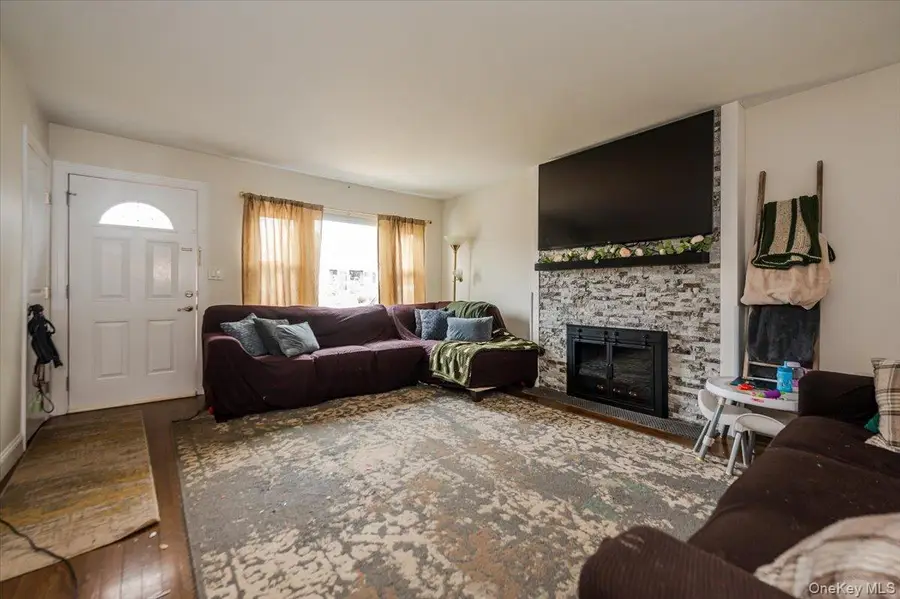 18 Cambridge Drive, Babylon, NY 11702 - #3