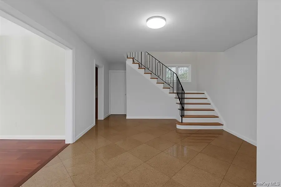 2 Pickwood Lane, Great Neck, NY 11024 - #3