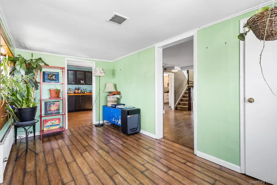 42 Robertson Road, Lynbrook, NY 11563 - #3