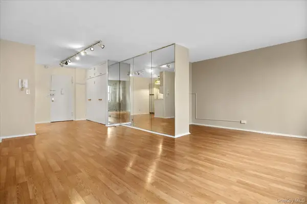 87-15 165th Street #4B, Jamaica, NY 11432