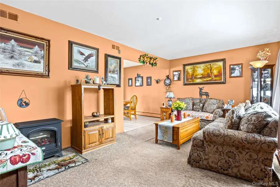 8 Sharpsburg Court, Coram, NY 11727 - #3