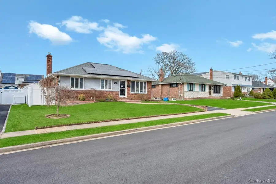 21 Lowell Drive, Farmingdale, NY 11735 - #2