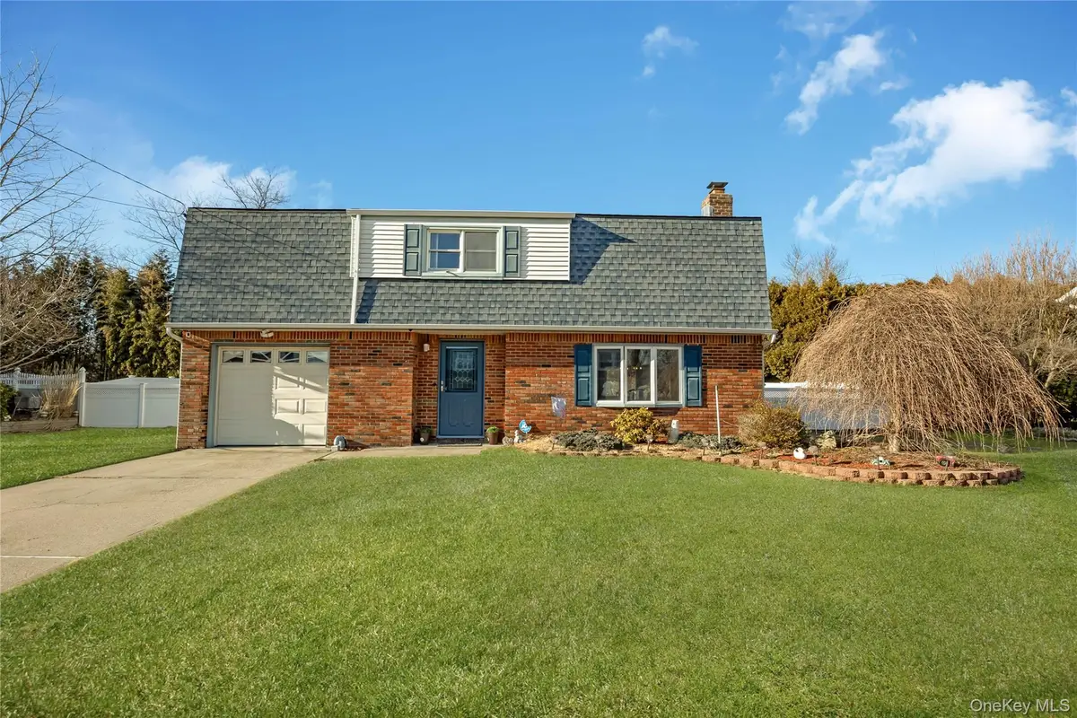 25 Windham Lane, Ronkonkoma, NY 11779 - #1