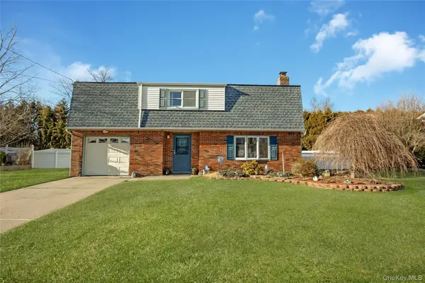 25 Windham Lane, Ronkonkoma, NY 11779