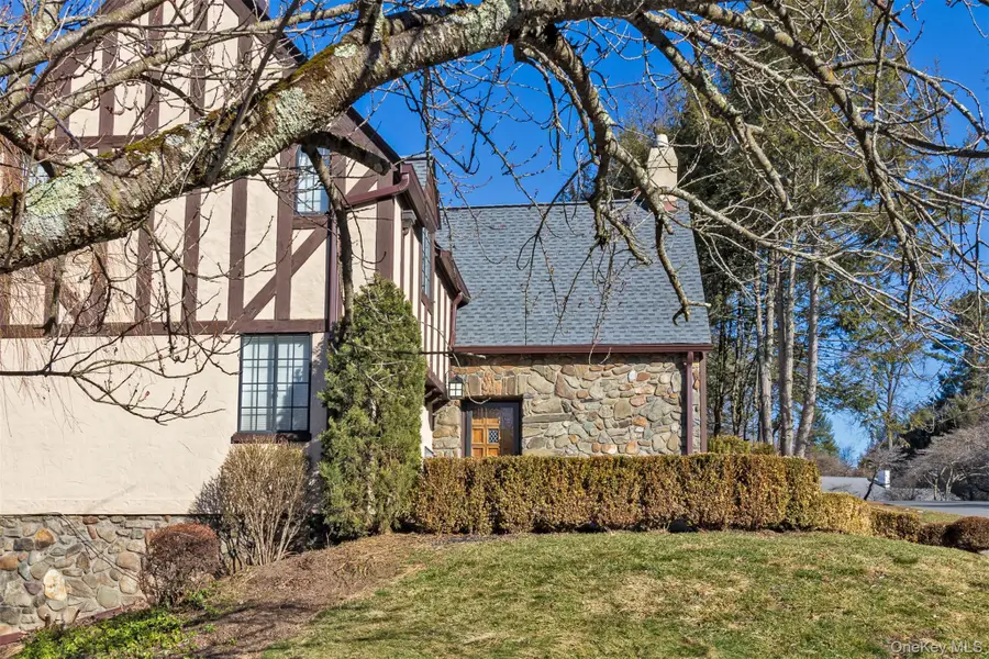 1 W Winding Road, Poughkeepsie, NY 12601 - #2