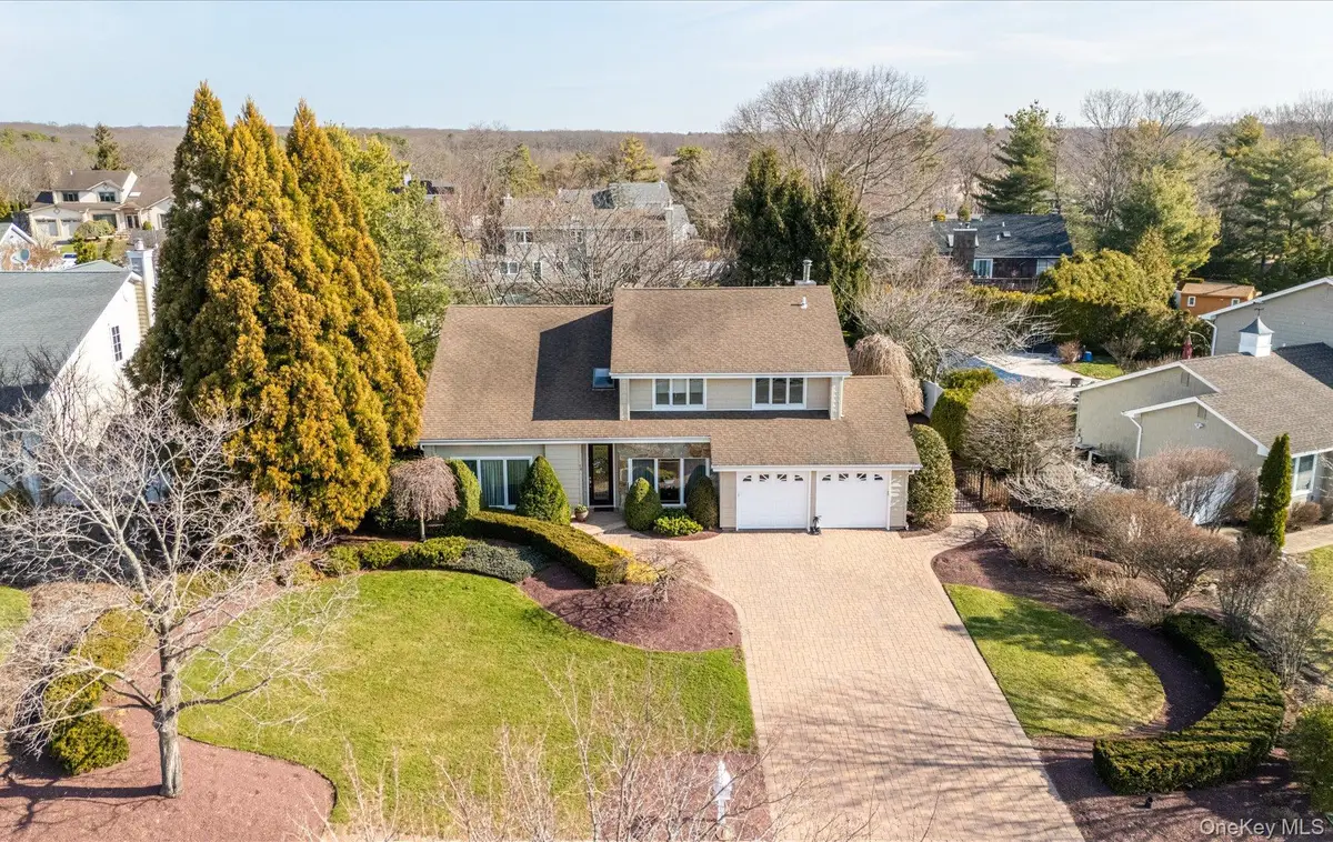 18 Chardonnay Road, Commack, NY 11725 - #1