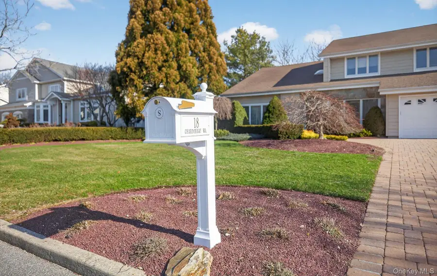 18 Chardonnay Road, Commack, NY 11725 - #3