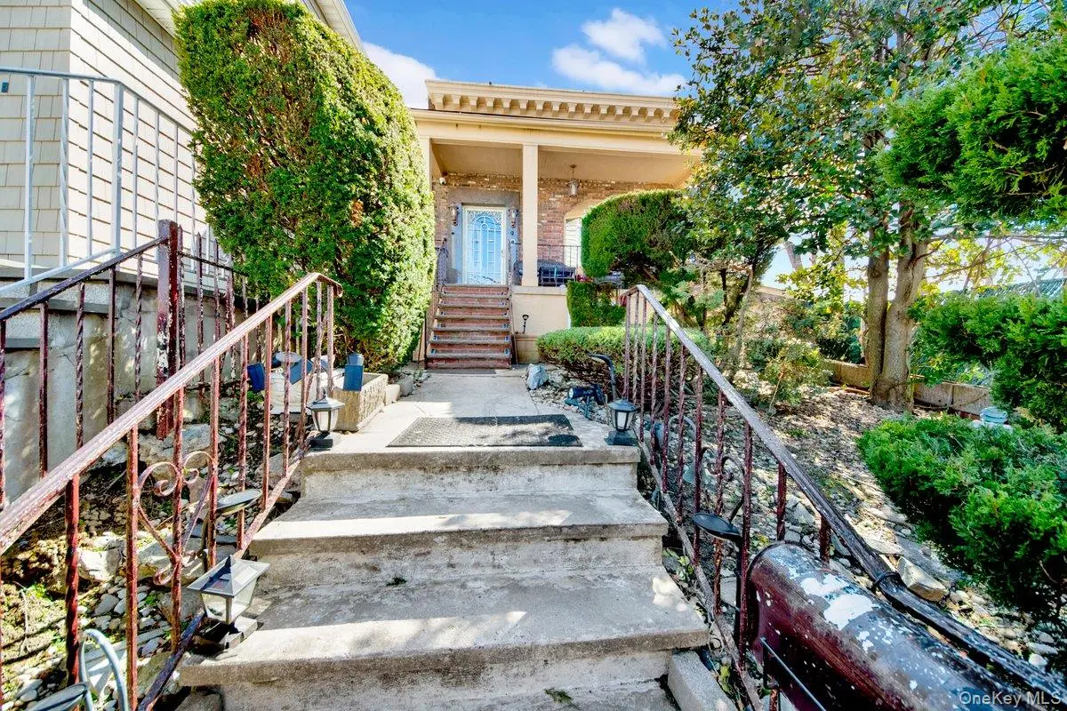 3252 Waterbury Avenue, Bronx, NY 10465 - #1