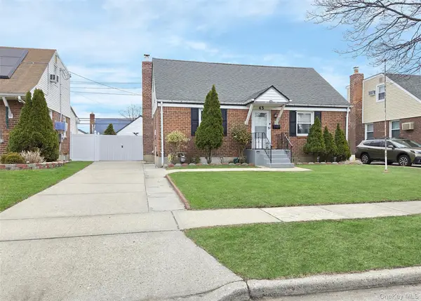 43 Mcalester Avenue, Hicksville, NY 11801