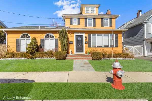 46 Riggs Place, Locust Valley, NY 11560