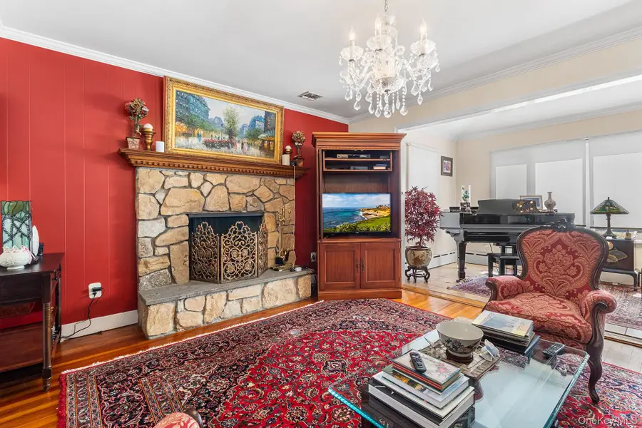 46 Riggs Place, Locust Valley, NY 11560 - #3