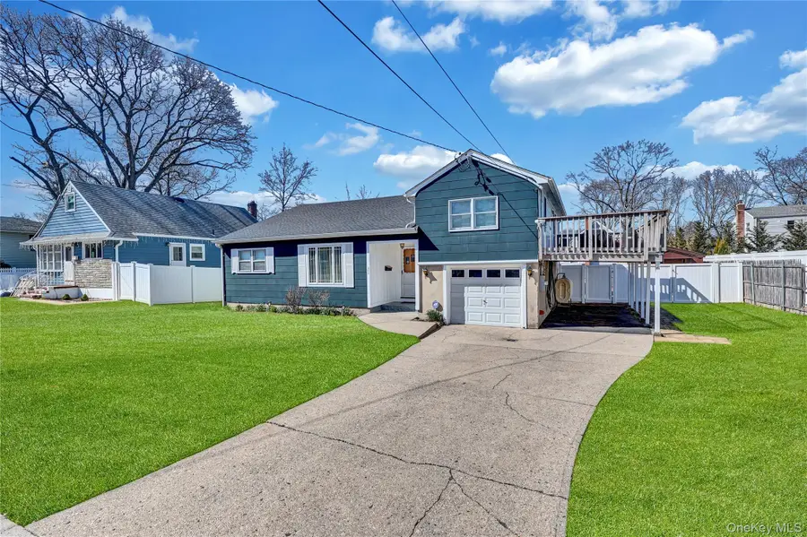 357 Deauville Boulevard, Copiague, NY 11726 - #2