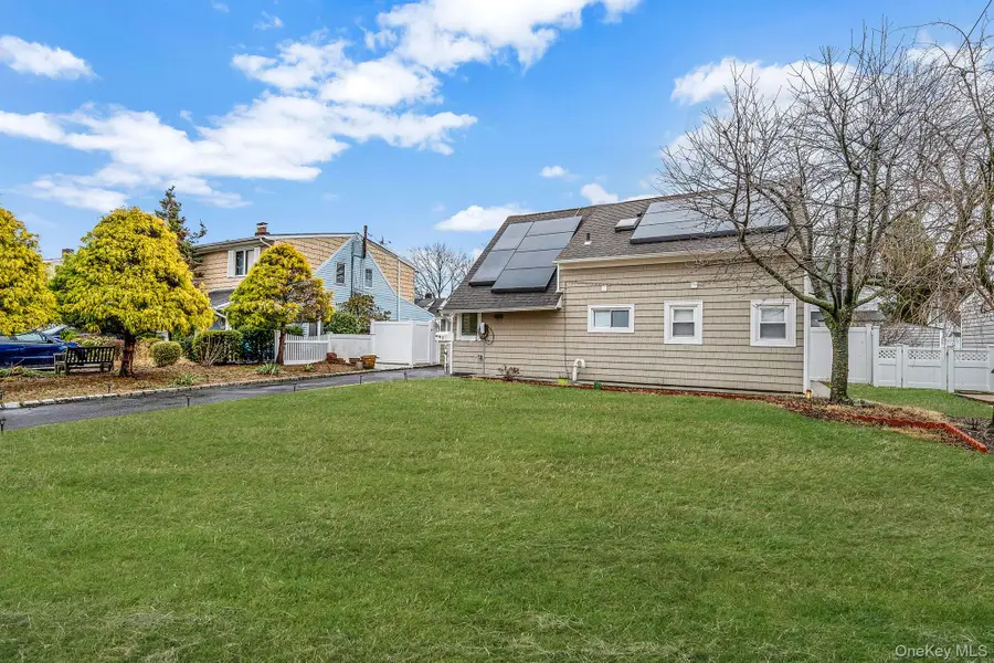 8 Bent Lane, Levittown, NY 11756 - #2