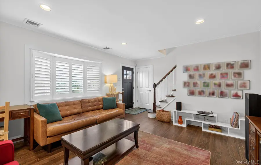 28 Harbor Road, Port Washington, NY 11050 - #3