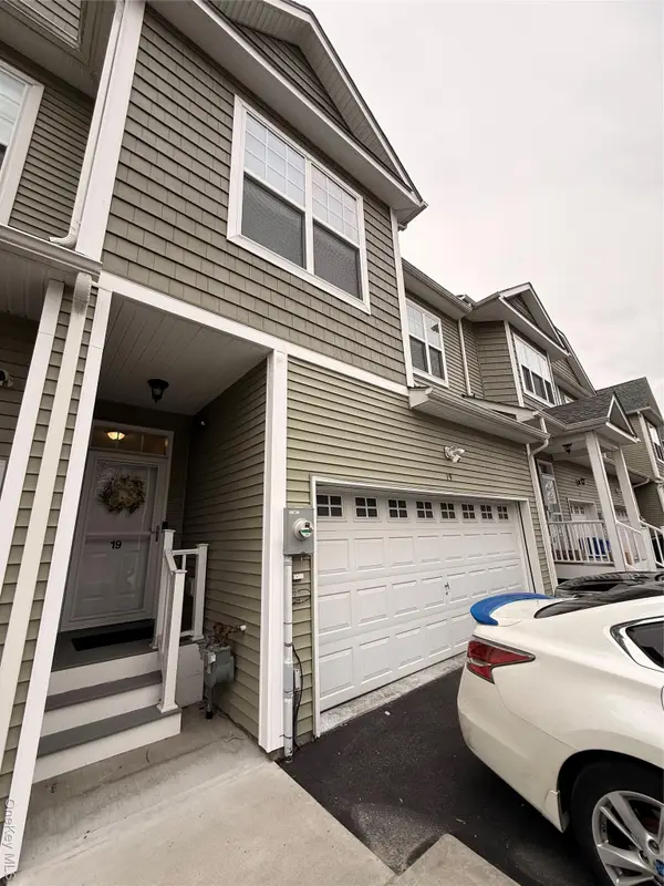 19 Magnolia Park Road, Middletown, NY 10940