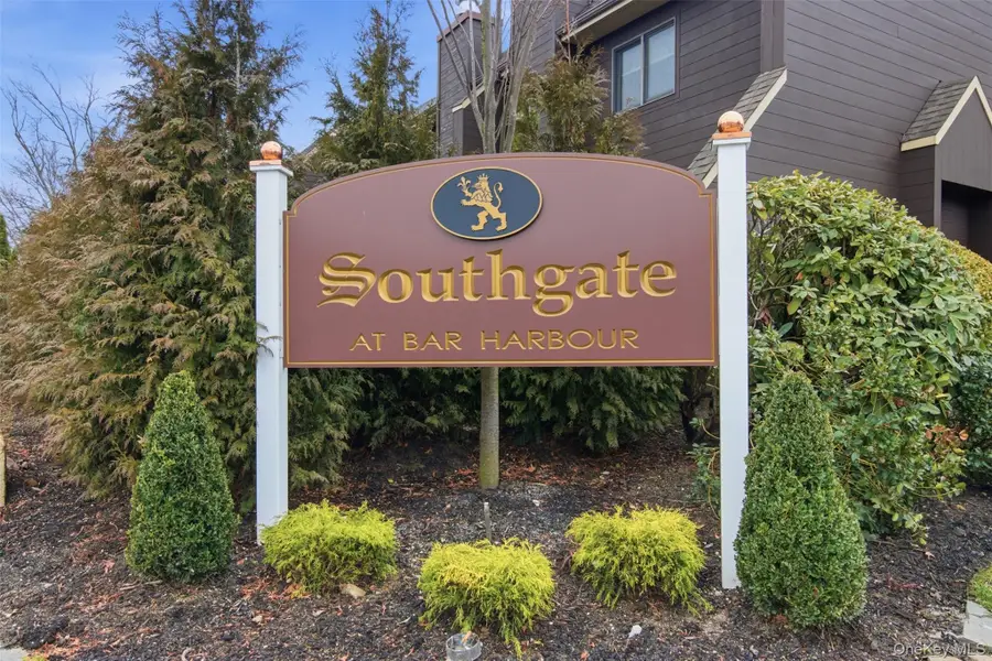 54 Southgate Circle, Massapequa Park, NY 11762 - #2