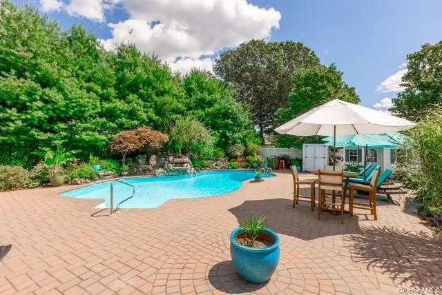 1 Laurel Lane, Holtsville, NY 11742 - #2