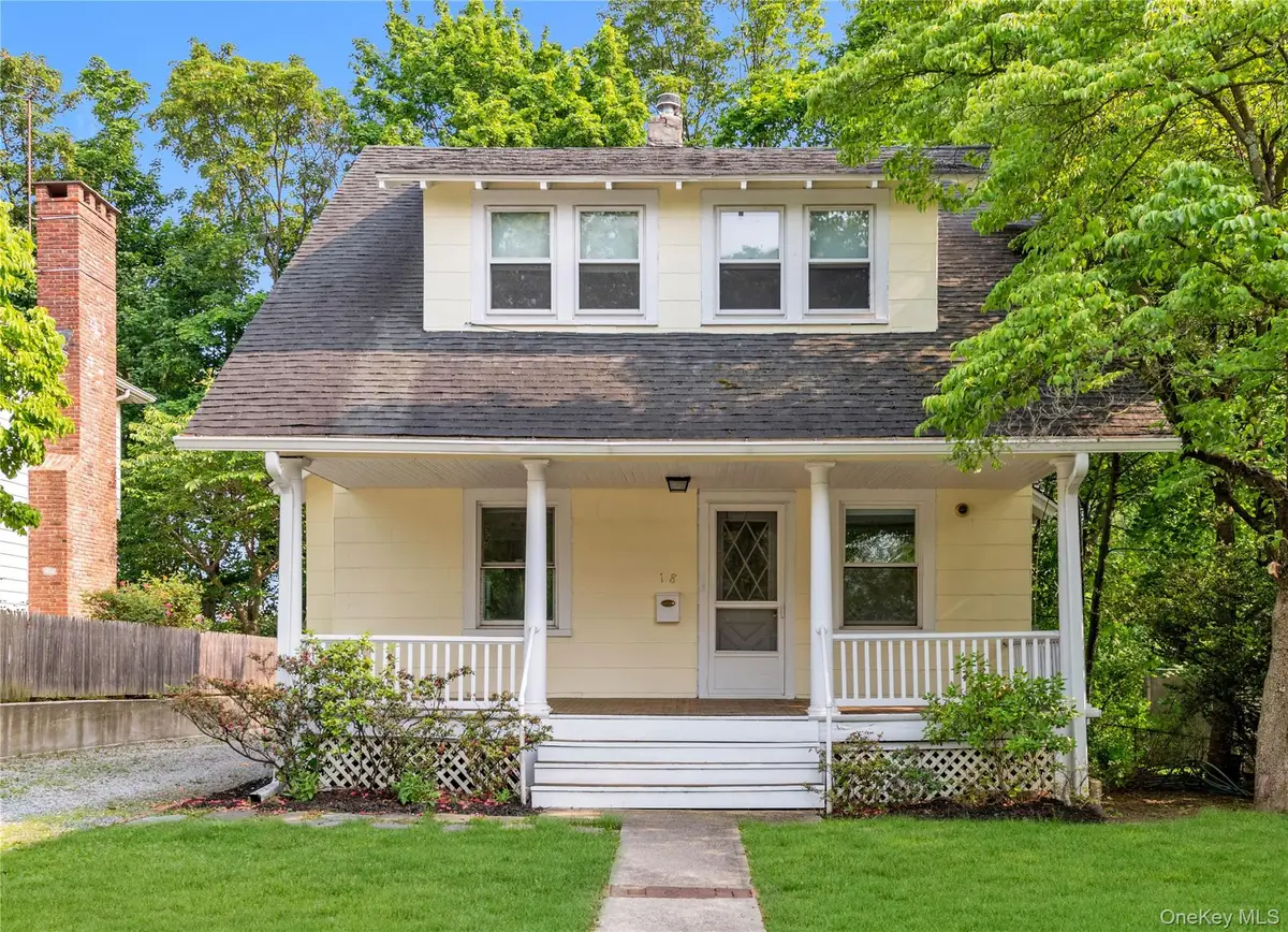 18 Dennis Street, Manhasset, NY 11030 - #1