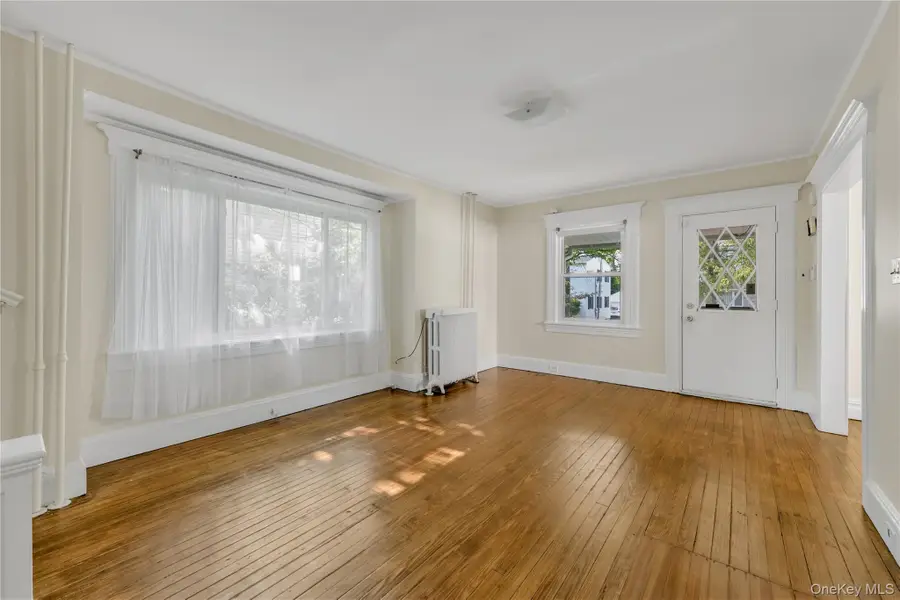 18 Dennis Street, Manhasset, NY 11030 - #3