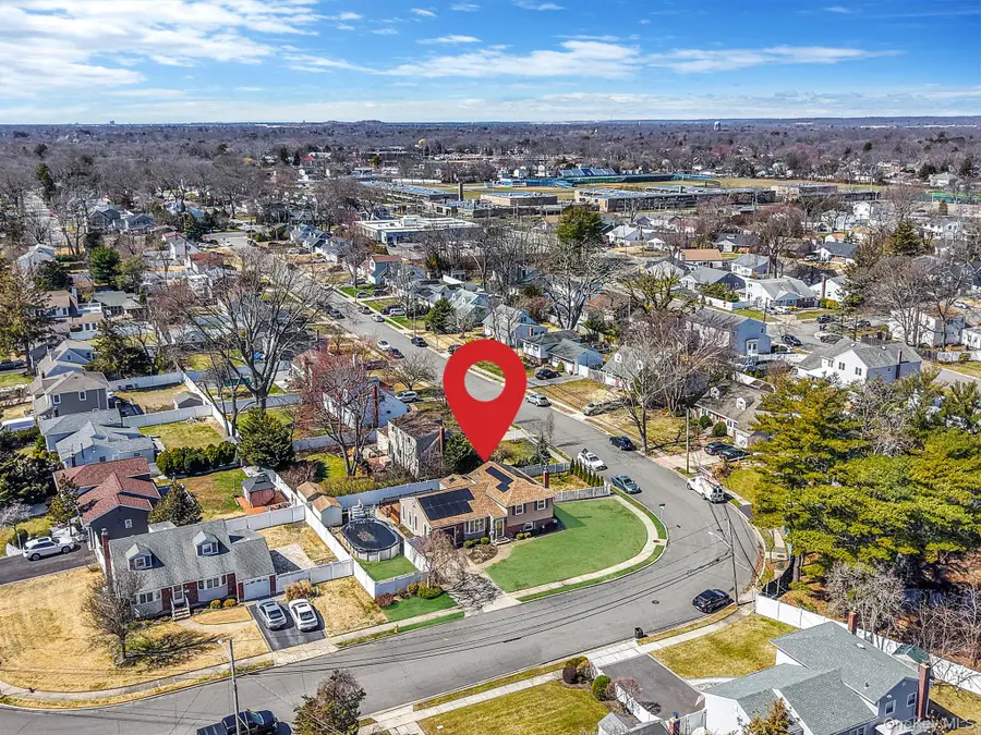 18 Wendorf Court, North Babylon, NY 11703 - #3