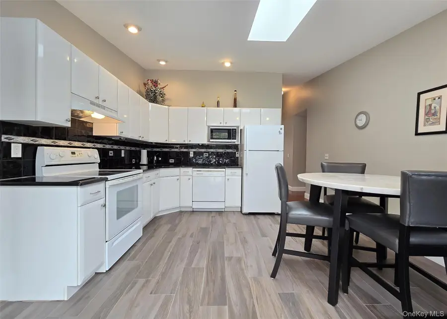 771 Waverly Avenue, Holtsville, NY 11742 - #3