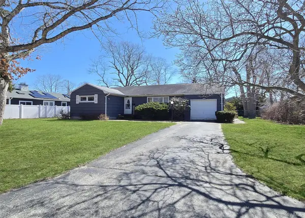 138 E Madison Street, East Islip, NY 11730