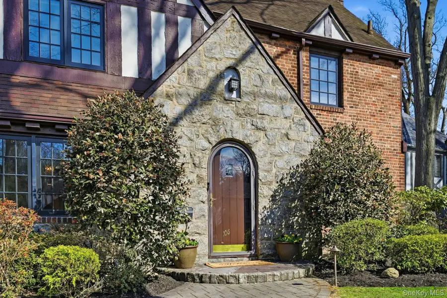 106 Thayer Road, Manhasset, NY 11030 - #3