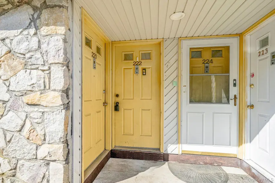 222 Pointe Circle N #2, Coram, NY 11727 - #3