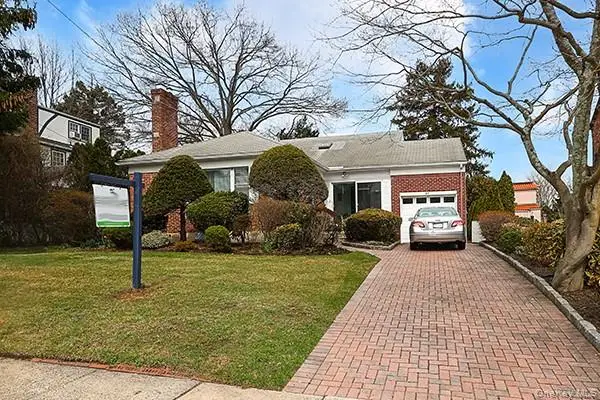 97 Vanderbilt Avenue, Manhasset, NY 11030 - #2