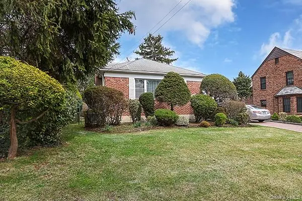 97 Vanderbilt Avenue, Manhasset, NY 11030 - #3