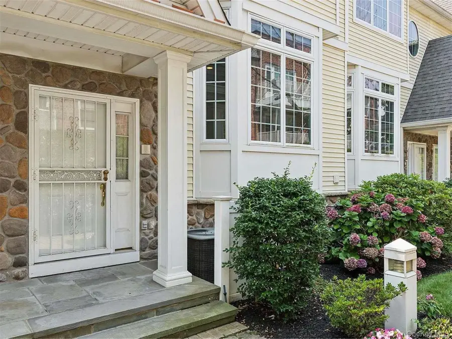 106 Morris Avenue #7, Rockville Centre, NY 11570 - #3