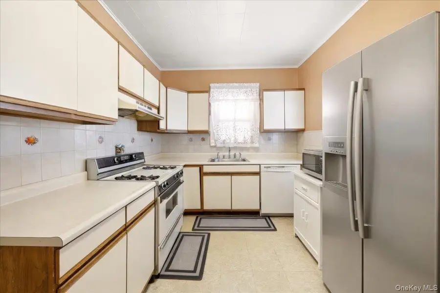 2734 Pearsall Avenue, Bronx, NY 10469 - #2
