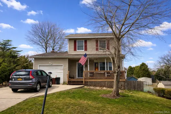 318 Avenue C, Ronkonkoma, NY 11779