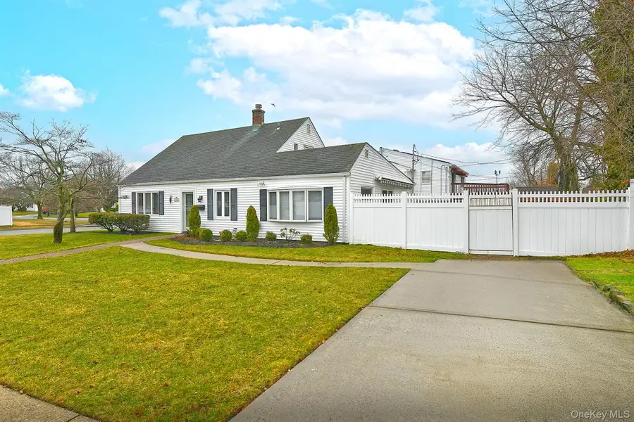 38 Moss Lane, Levittown, NY 11756 - #2