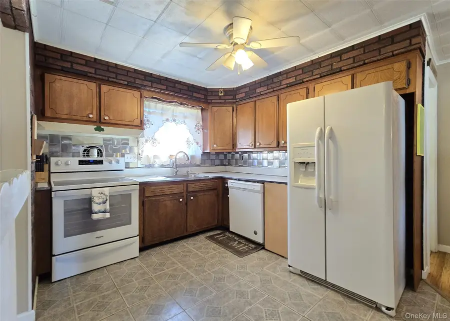 174 Shelby Avenue, Holbrook, NY 11741 - #3