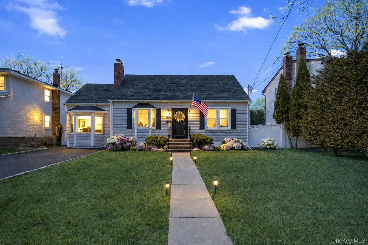 6 Mayflower Avenue, Massapequa Park, NY 11762 - #1