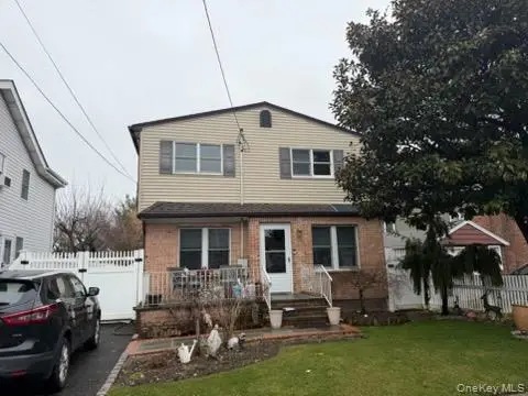 212 Gordon Avenue, Carle Place, NY 11590