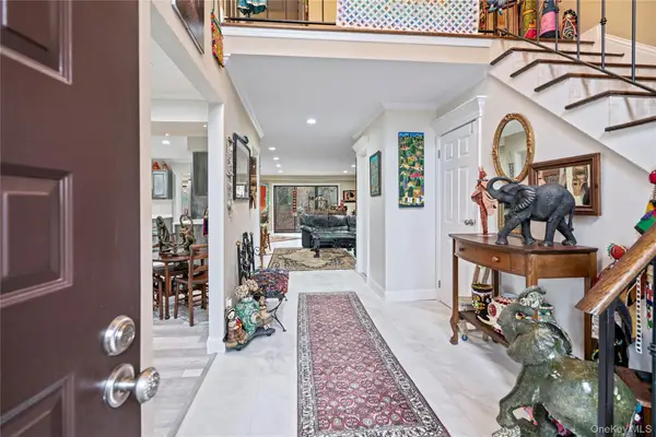 38 Maple Court, Jericho, NY 11753