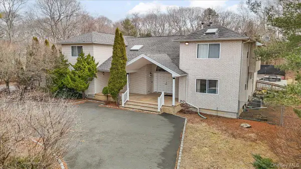 24 Wisteria Drive, Remsenburg, NY 11960