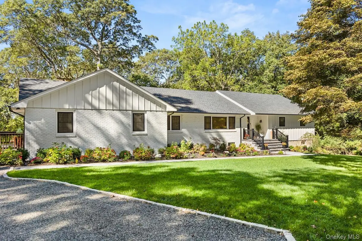 25 Pinoak Lane, Saint James, NY 11780 - #1