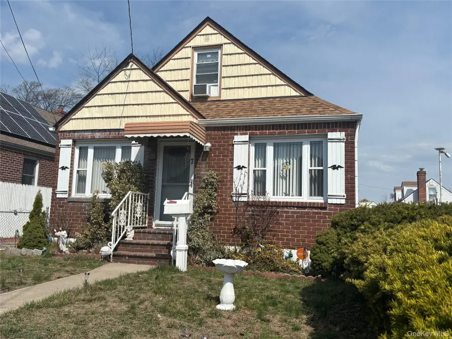 7 Catherine Court, Elmont, NY 11003 - #3