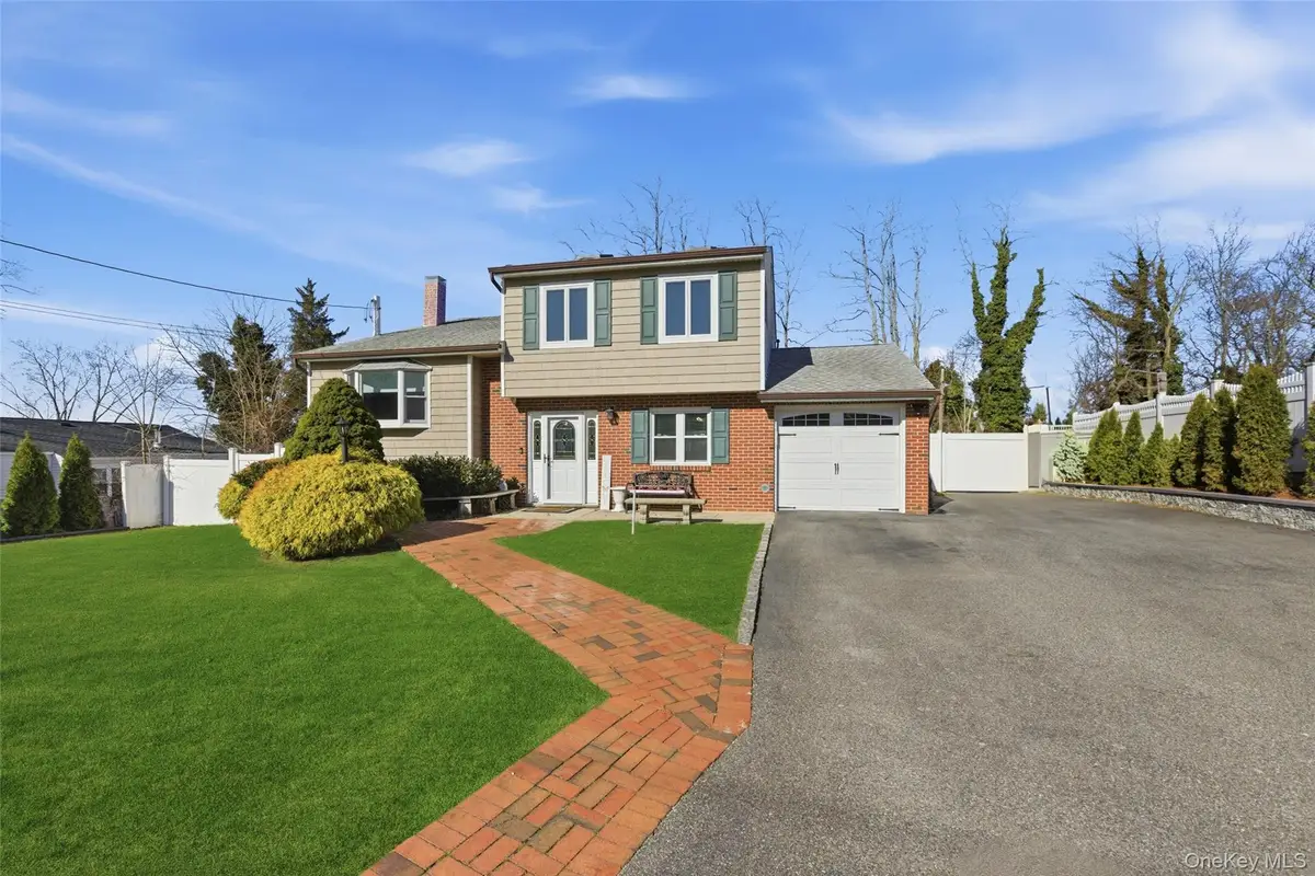 10 Weldon Lane, Farmingville, NY 11738 - #1