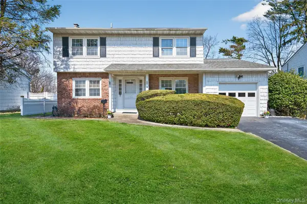 8 Summit Court, Oyster Bay, NY 11771