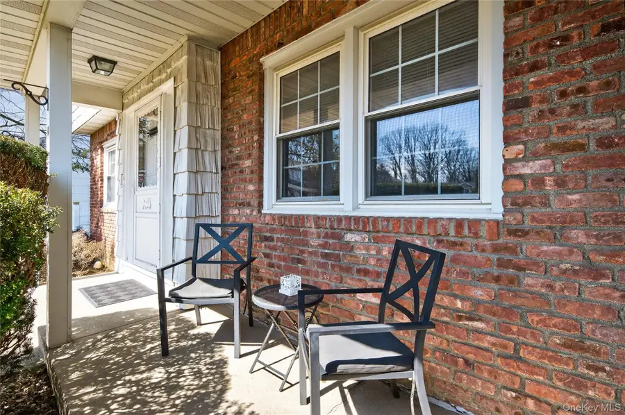 8 Summit Court, Oyster Bay, NY 11771 - #2