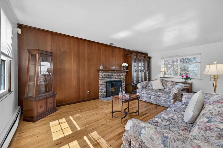 8 Summit Court, Oyster Bay, NY 11771 - #3