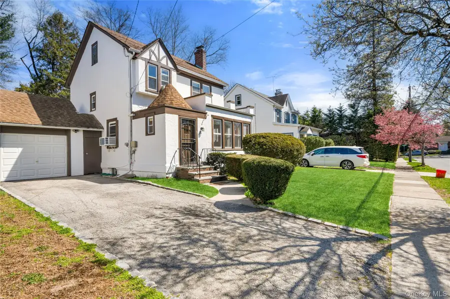 5 Burbury Lane, Great Neck, NY 11023 - #2