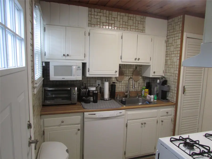 90 Paggi Terrace, Wappingers Falls, NY 12590 - #2