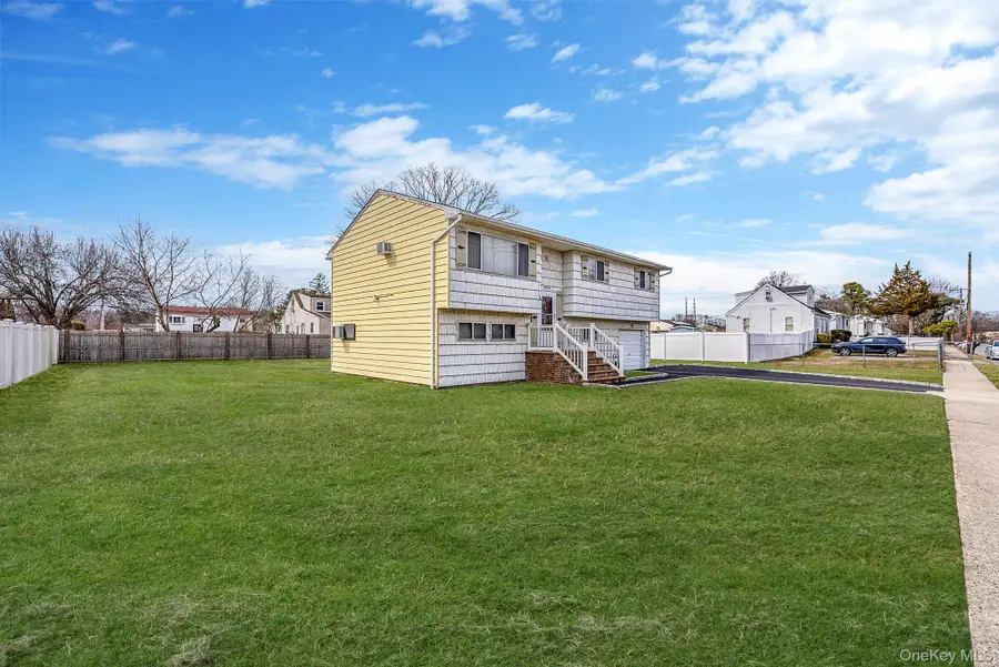 42 Centerwood Street, West Babylon, NY 11704 - #2