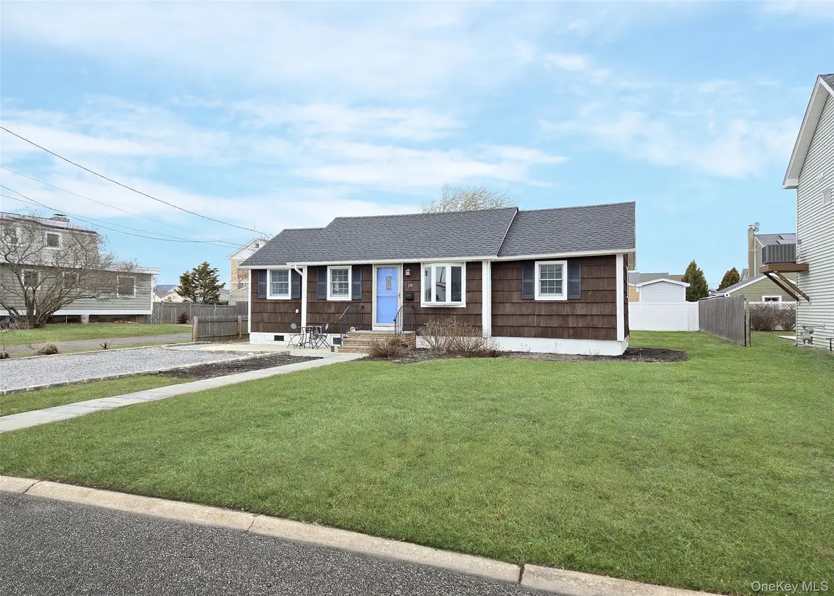 19 Kent Place, Amityville, NY 11701 - #1